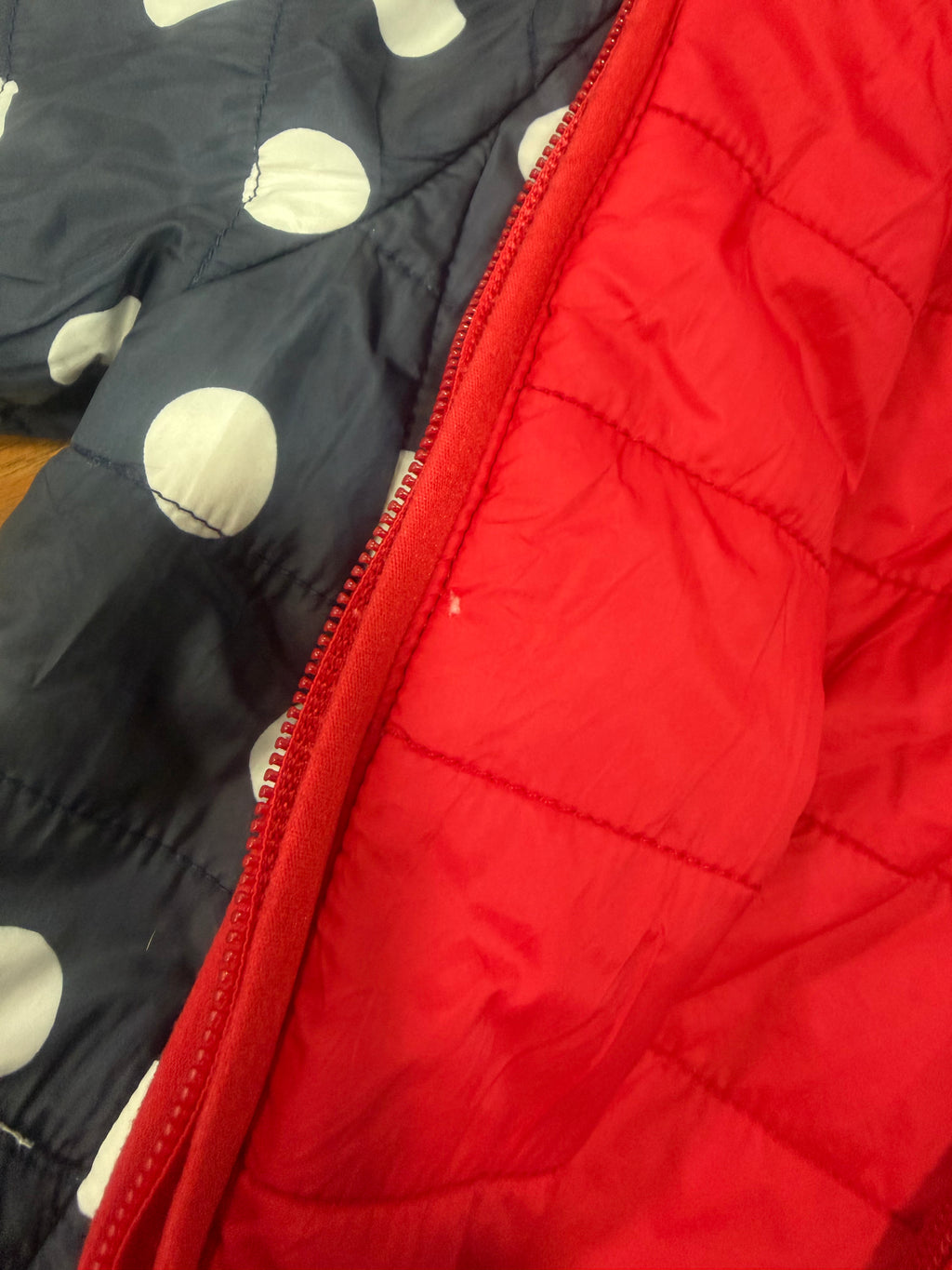 7-8Y Reversible Navy & Red Polkadot puffer jacket - TCM 🟡